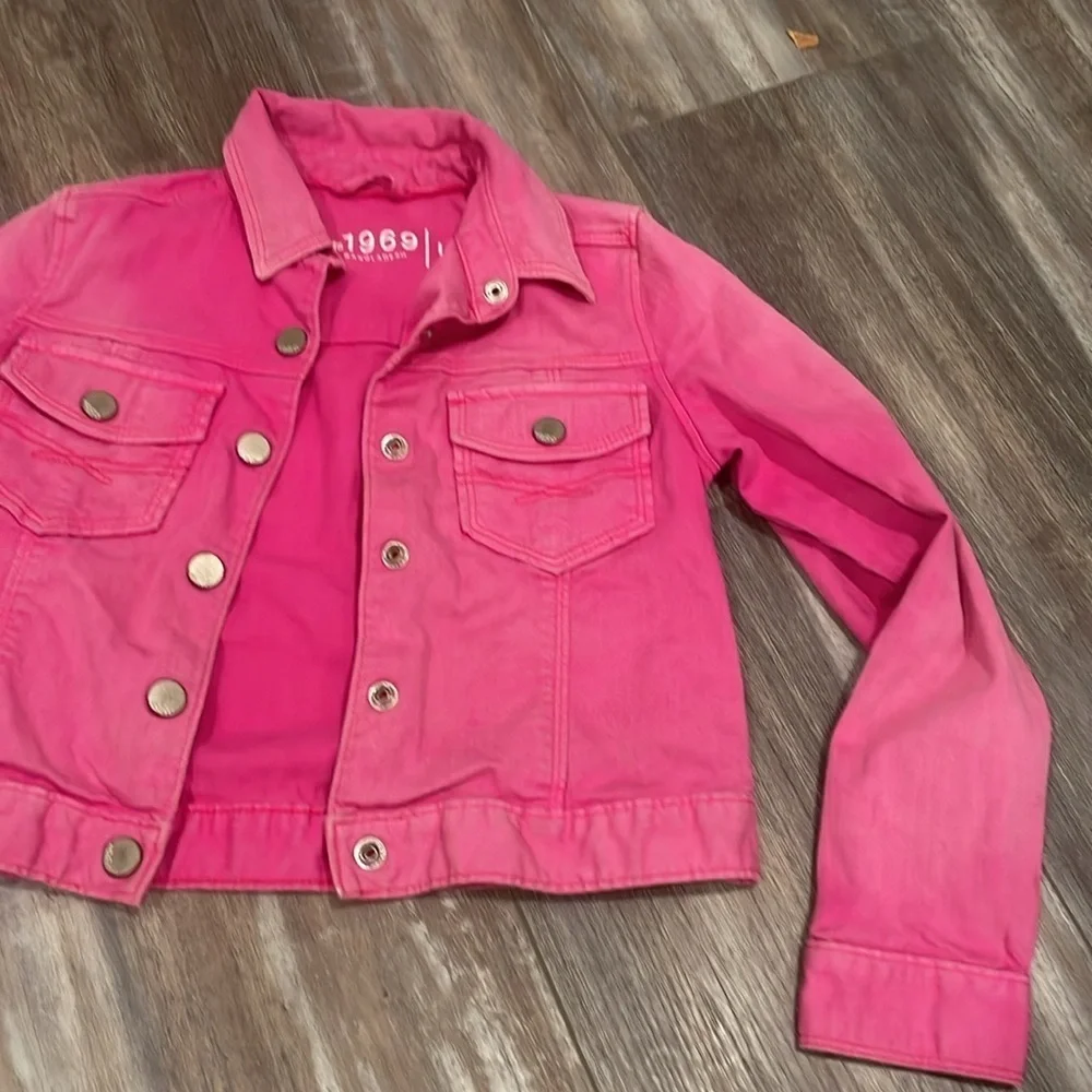 Gap ultra deep pink snap front denim jacket size large